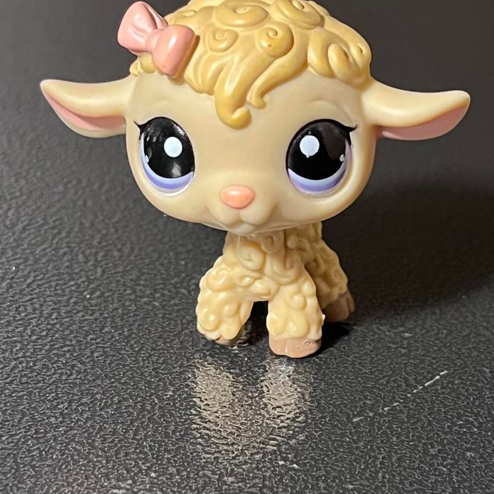 Littlest Pet Shop (LPS) #1003 Lamb released by Hasbro